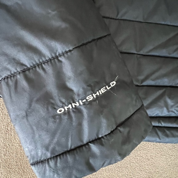 Barely worn Columbia Puffer Jacket - Picture 4 of 4